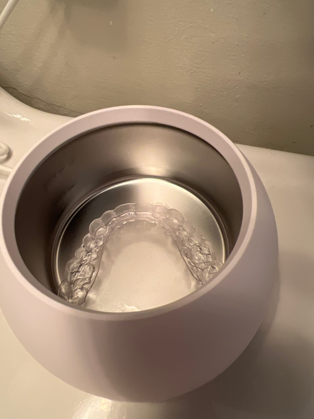 Clear aligner sitting flat in the steel tank - customer photo from Elena K.